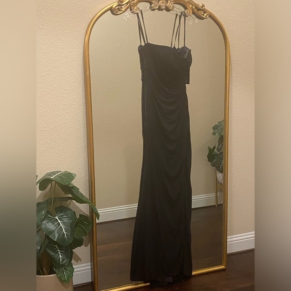 La Femme Strapless, Ruched, High Slit, Sweep Train, Black Evening Gown Size 4 - Picture 14 of 16